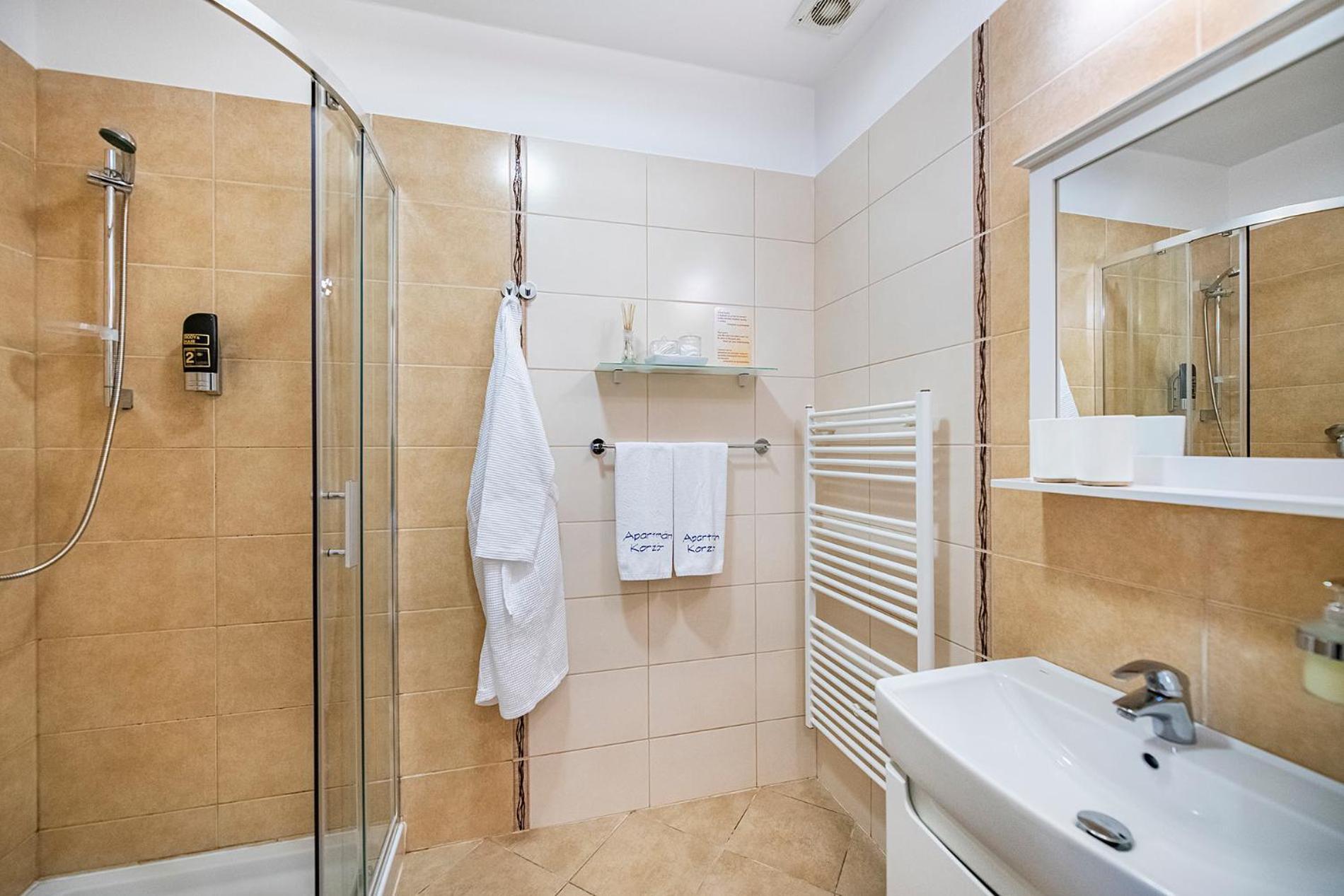 Besenova Apartman Korzar Luaran gambar