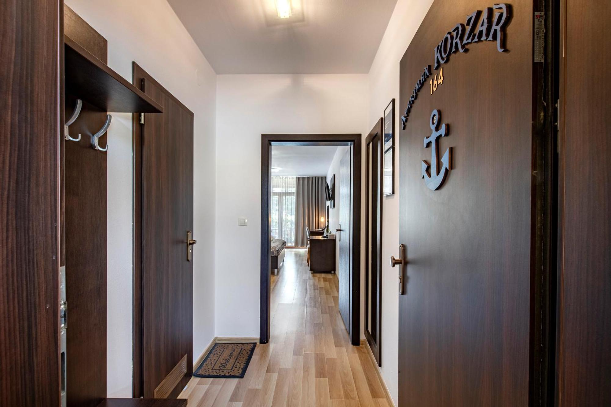 Besenova Apartman Korzar Luaran gambar